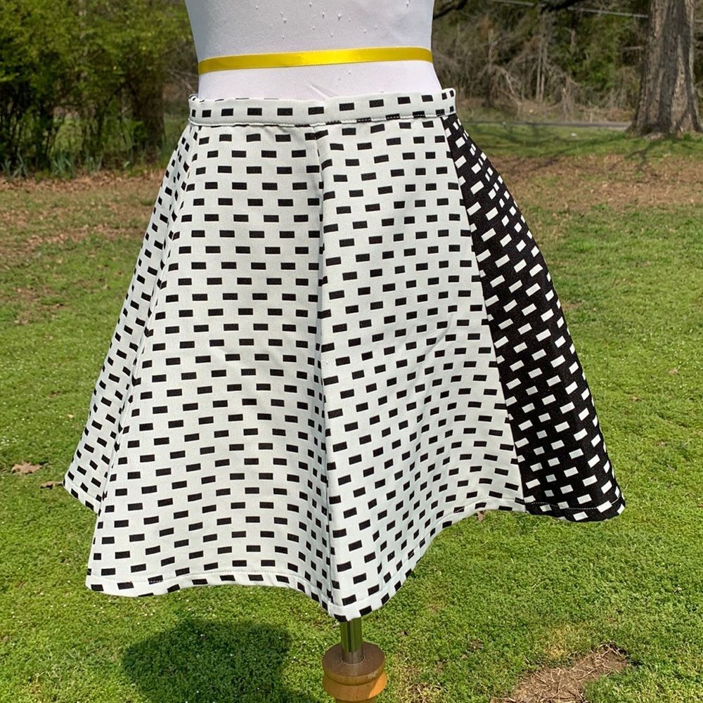 Nasty Gal Black/White Patterned Colorblock Mini Skater Circle Skirt Size Small